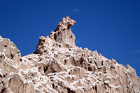 Chile - Valle de la muerte - Felsformation mit Salzkurste
