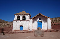Chile - Die Dächer der etwa 10 Häuser sind aus Stroh und die Wände aus Adobe