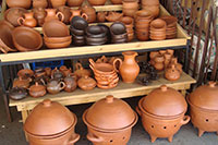 Chile - Töpferware auf dem Markt in Talca