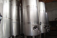 Chile - Auf der Vina Chillan werden die Trauben in Edelstahltanks zu fünf Tonnen vergoren
